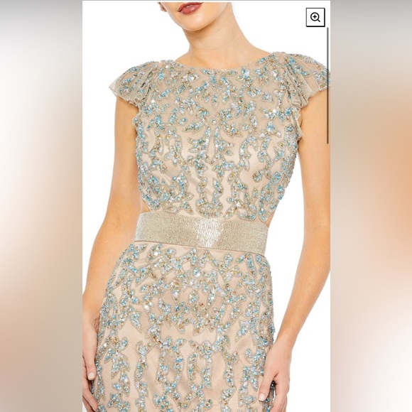 Open lace back nude multicolour gown with slim silhouette - Picture 3 of 3